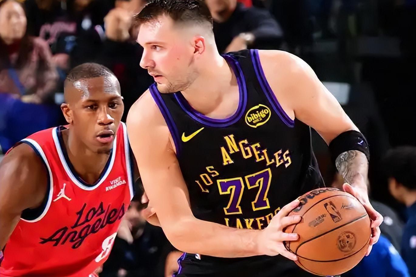 旺财28娱乐-最多落后26分,湖人下滑第6俯冲附加赛区,小卡复出,祖巴茨18+19